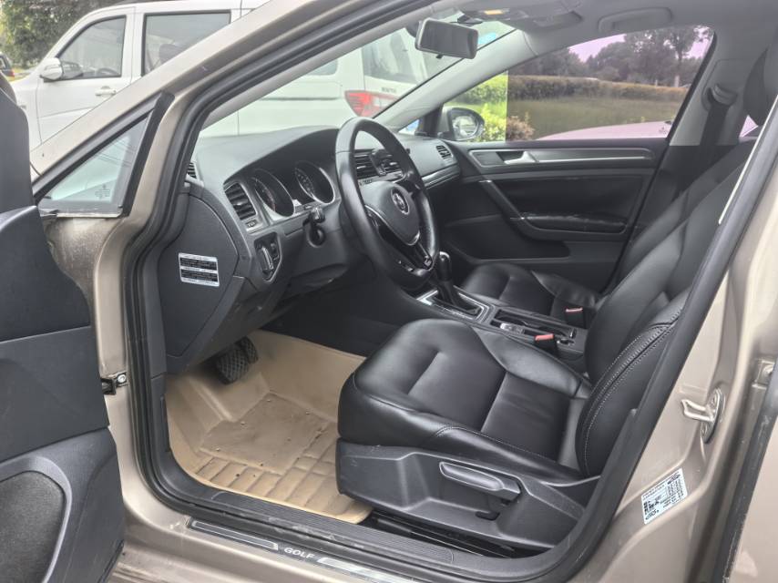 Volkswagen Golf 2017 car image #3