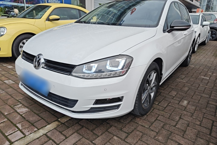 Volkswagen Golf 2017 car image #2