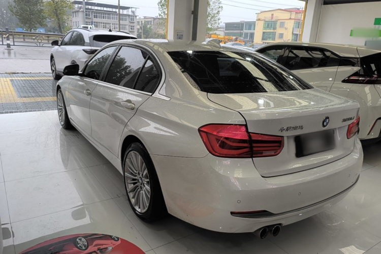 BMW 3 Series 2017 #7 BMW 3 Series 2017 car image #7