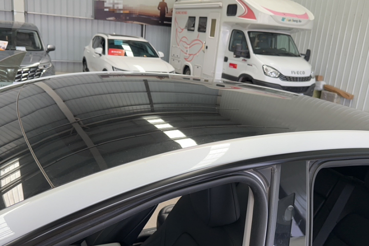 Tesla Model Y 2024 immagine di auto #24