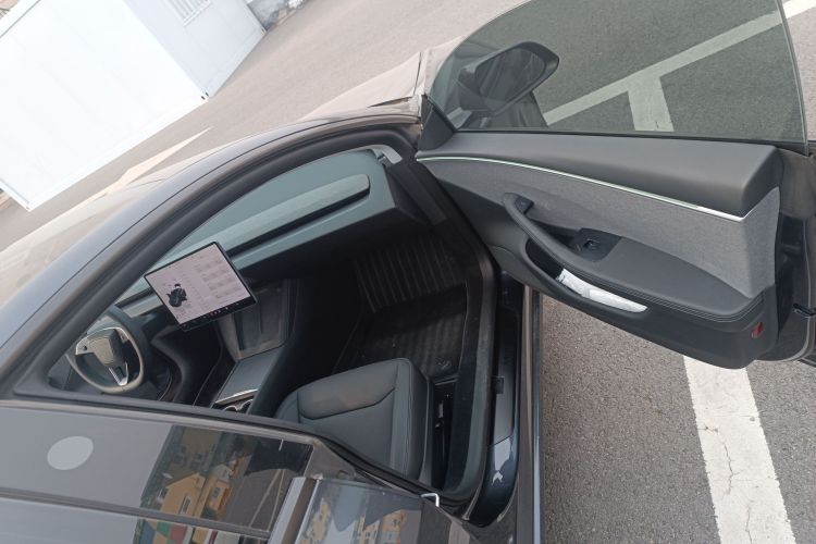 Tesla Model 3 2024 car image #27