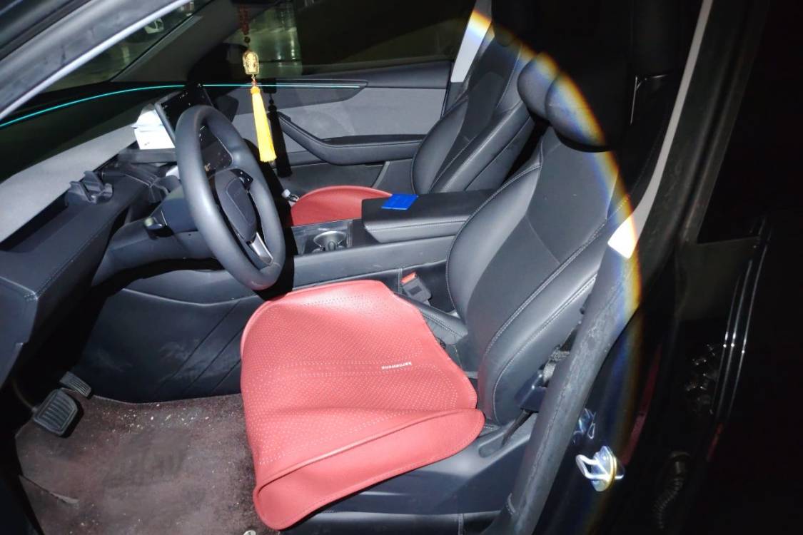 Tesla Model Y 2025 #18 Tesla Model Y 2025 immagine di auto #18