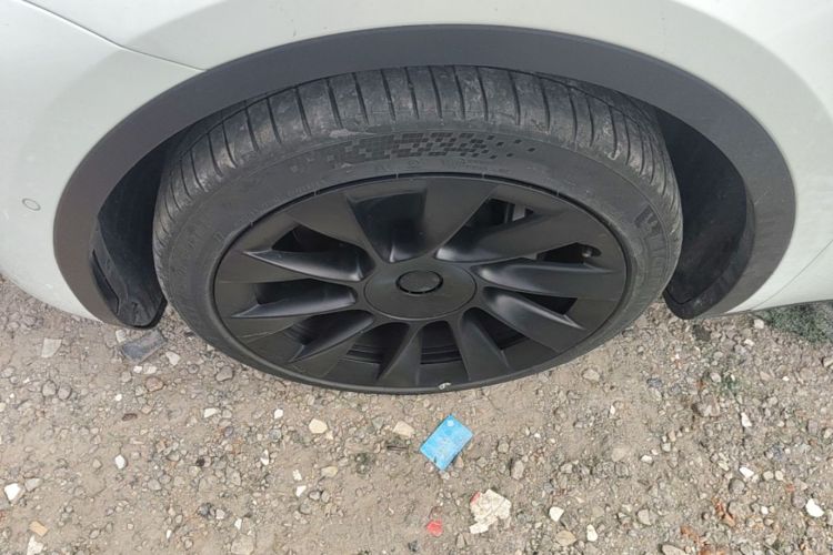 Tesla Model Y 2022 car image #9