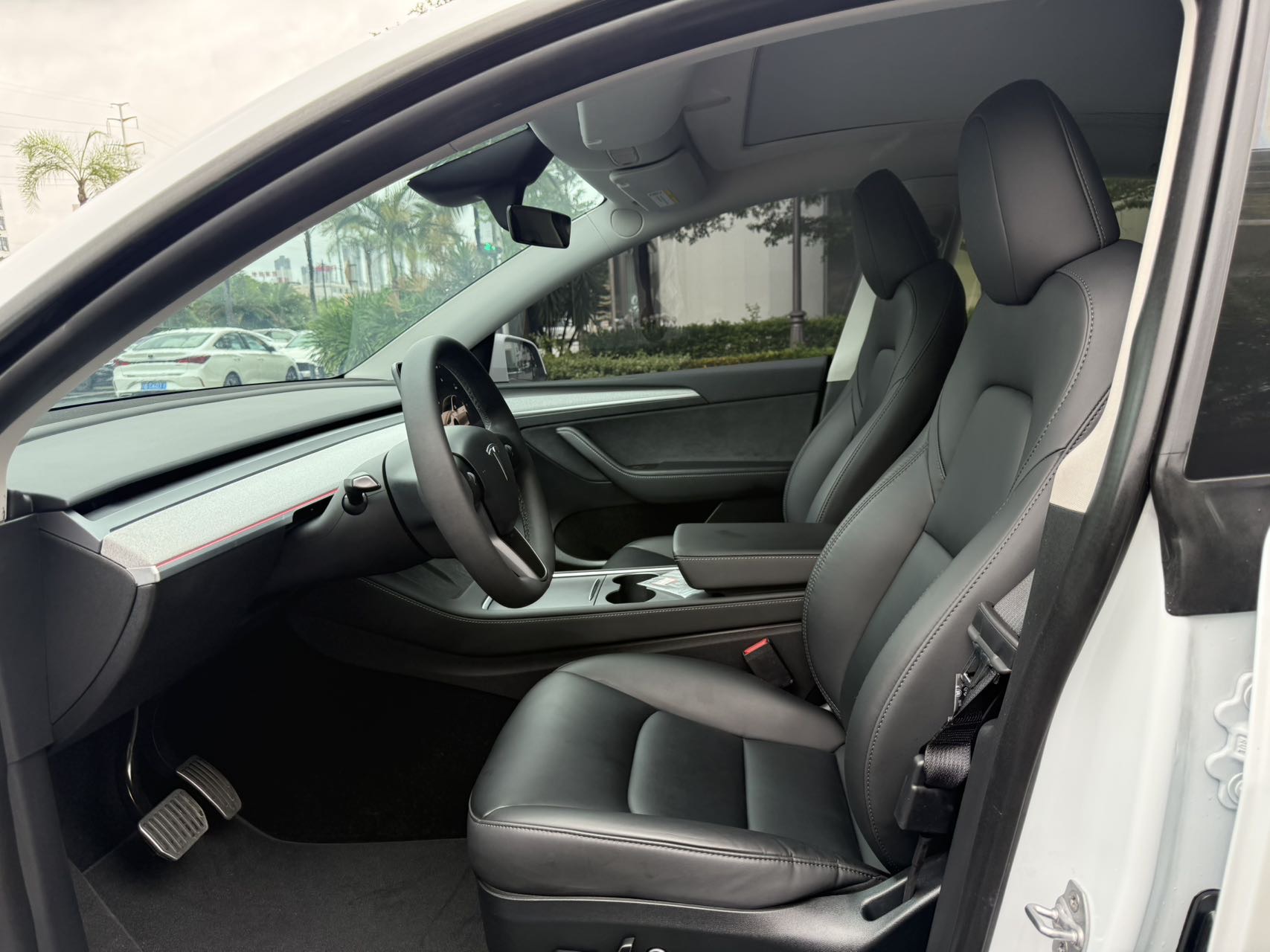Tesla Model Y 2024 car image #4