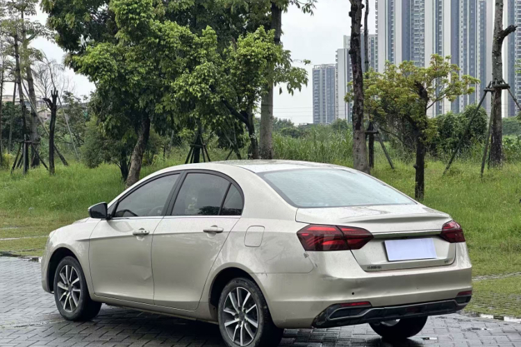 GEELY Emgrand 2019 car image #3