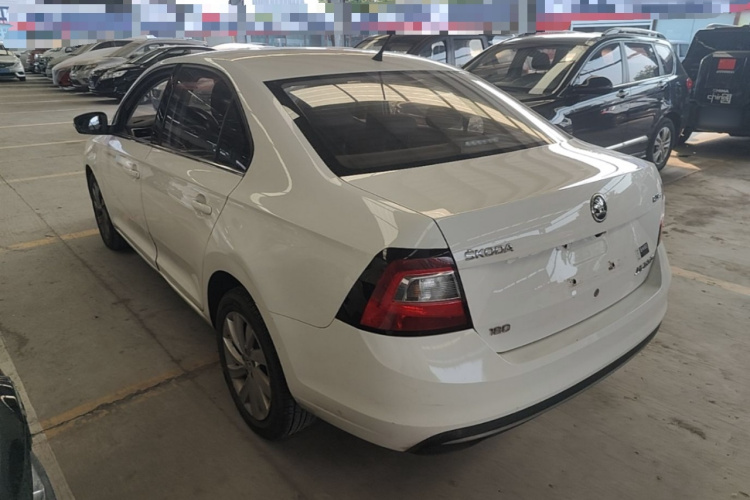 Skoda Rapid 2018 car image #7
