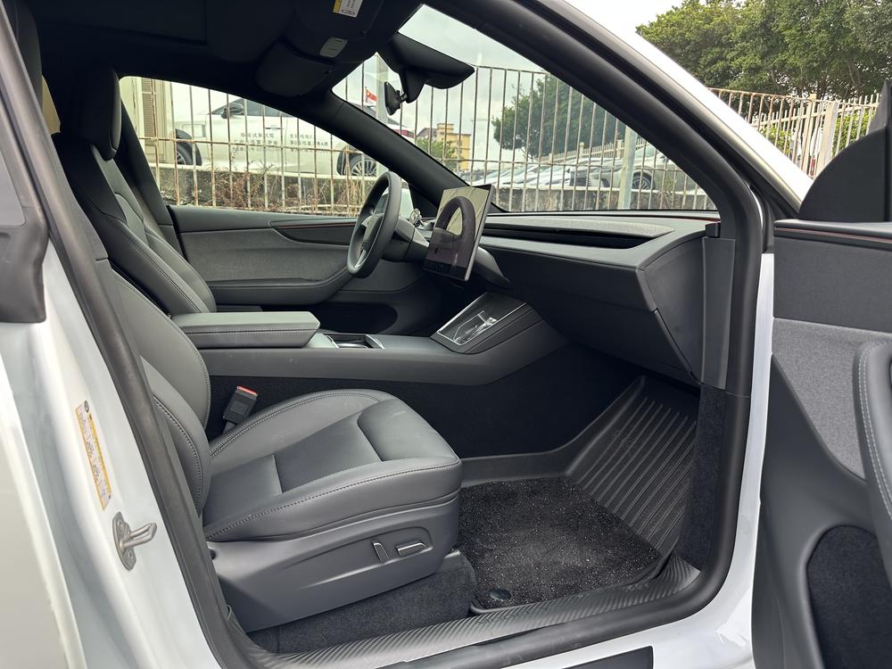 Tesla Model Y 2026 #16 Tesla Model Y 2026 car image #16