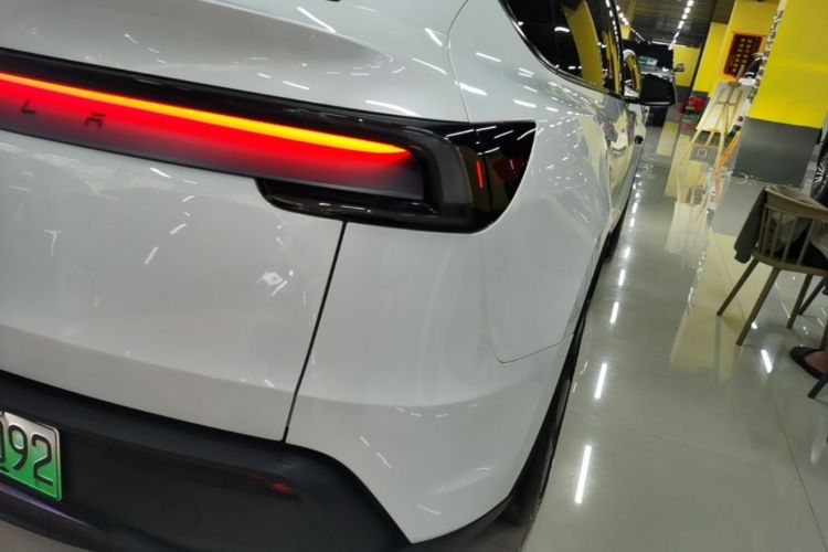 Tesla Model Y 2025 #8 Tesla Model Y 2025 car image #8