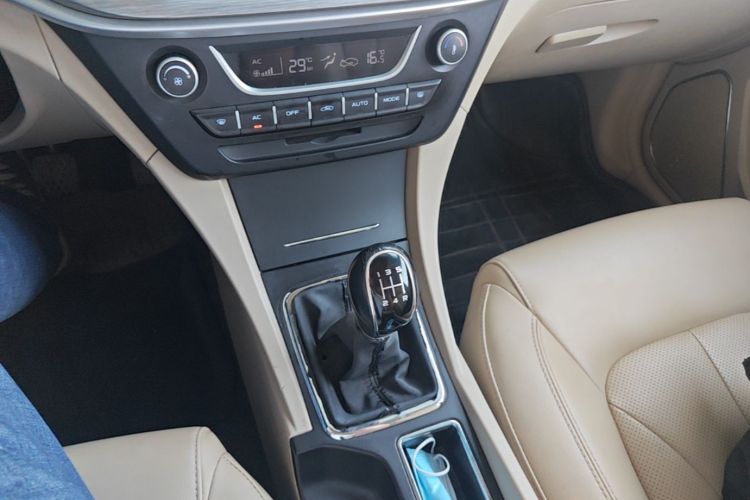 GEELY Emgrand 2018 car image #14