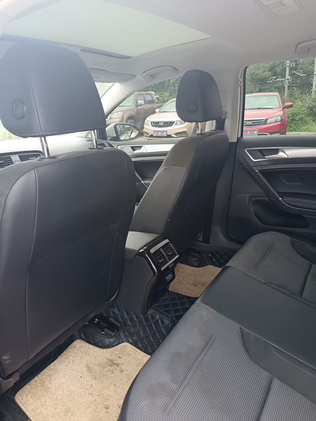 Volkswagen Golf 2019 car image #9