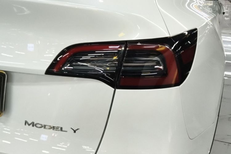 Tesla Model Y 2023 #8 Tesla Model Y 2023 car image #8