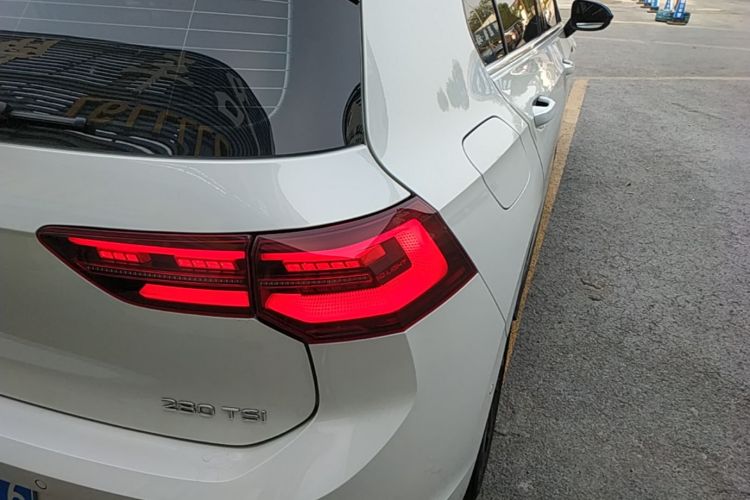 Volkswagen Golf 2022 car image #8