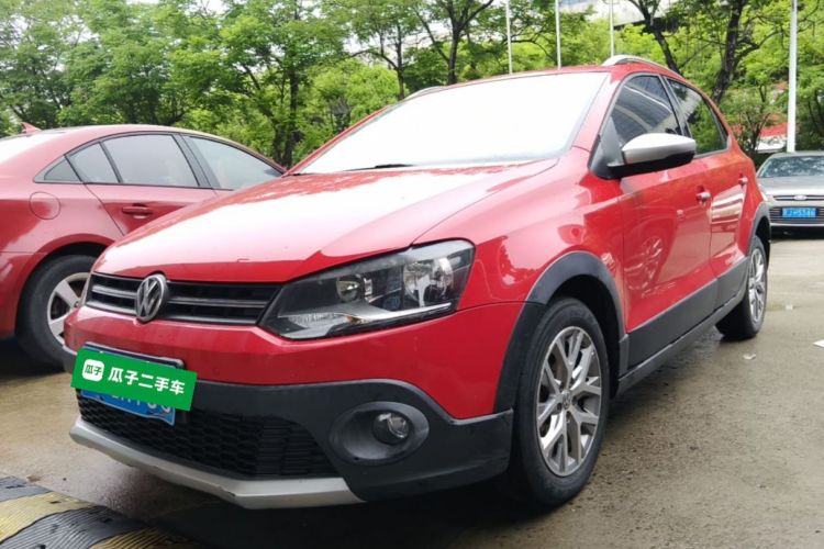 Volkswagen Polo 2015 car image #2