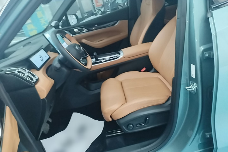 GEELY Boyue L 2025 car image #15