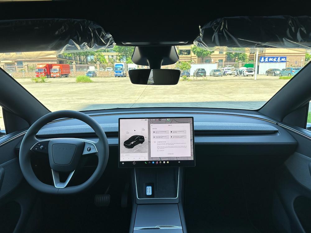 Tesla Model Y 2026 car image #9