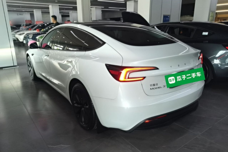 Tesla Model 3 2025 car image #5