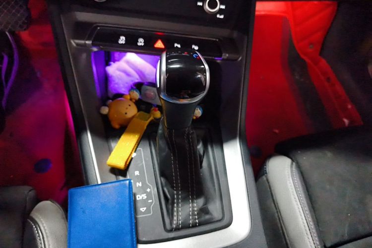 Audi Q3 2021 car image #14