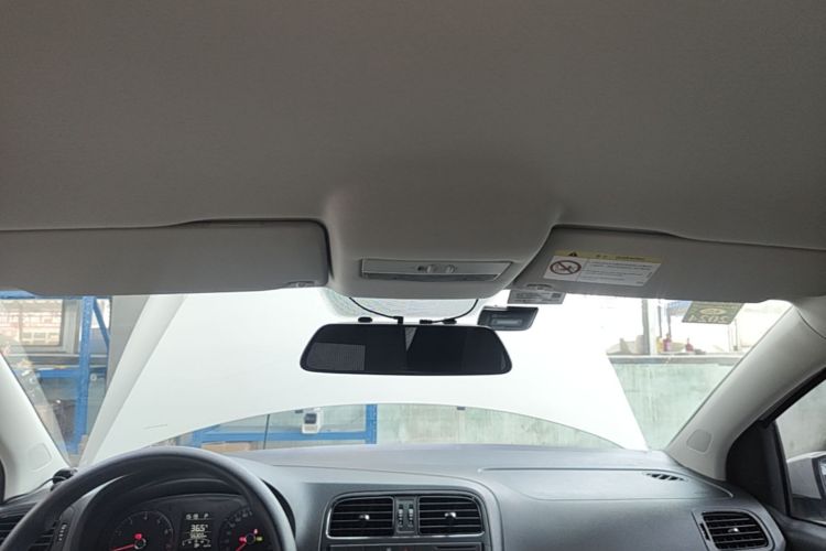 Volkswagen Polo 2016 car image #18
