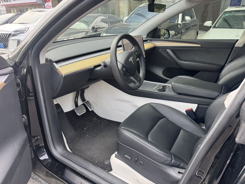 Tesla Model Y 2023 #6 Tesla Model Y 2023 car image #6