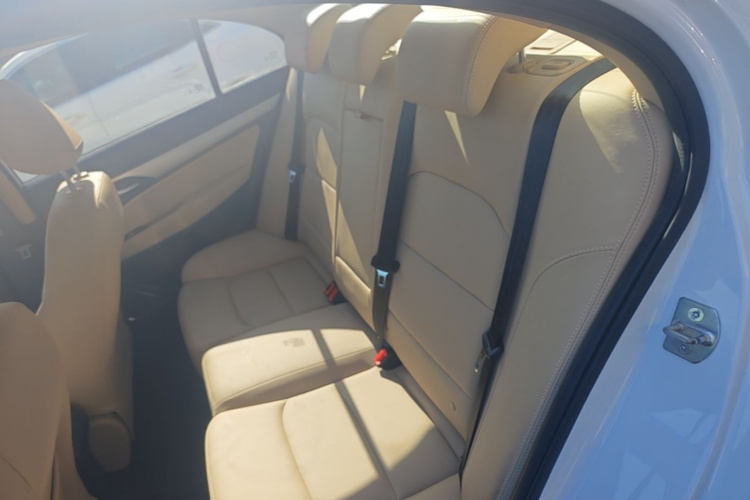 GEELY Emgrand 2018 car image #17