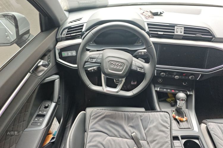 Audi Q3 2025 immagine di auto #12
