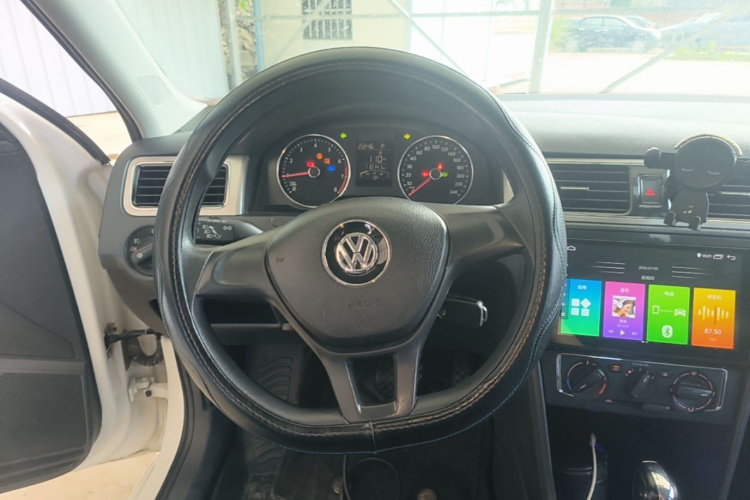 Volkswagen Santana 2016 car image #11