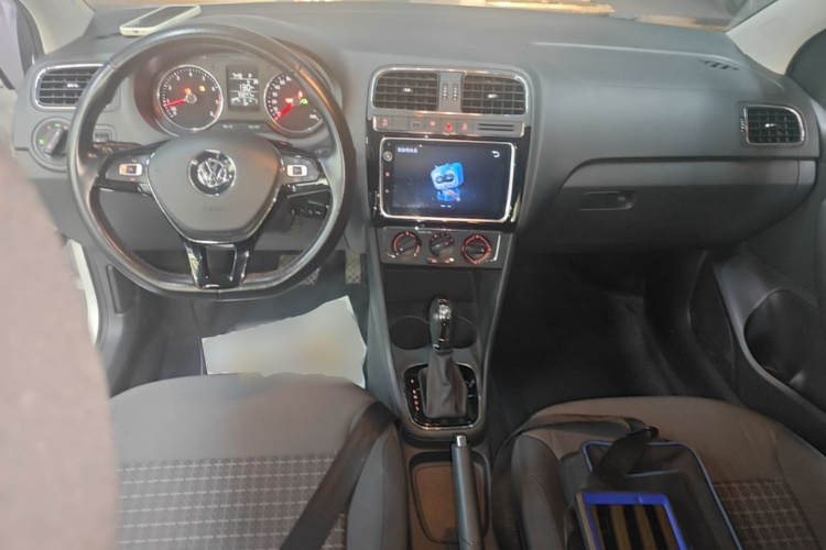 Volkswagen Polo 2018 car image #11