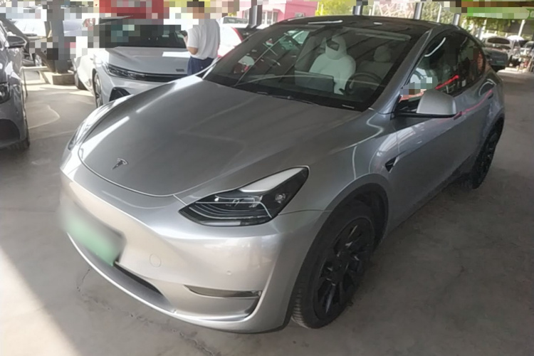 Tesla Model Y 2023 car image #2