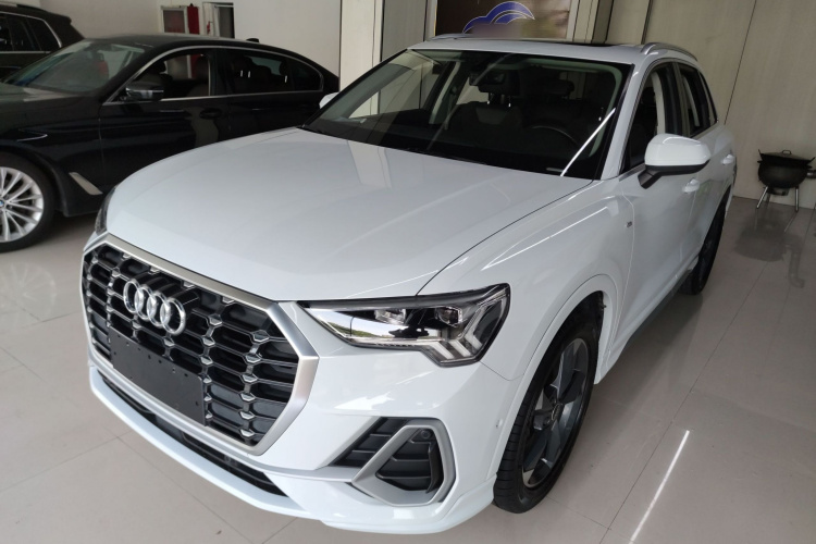 Audi Q3 2021 car image #2
