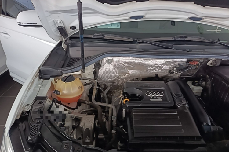 Audi Q3 2018 car image #23