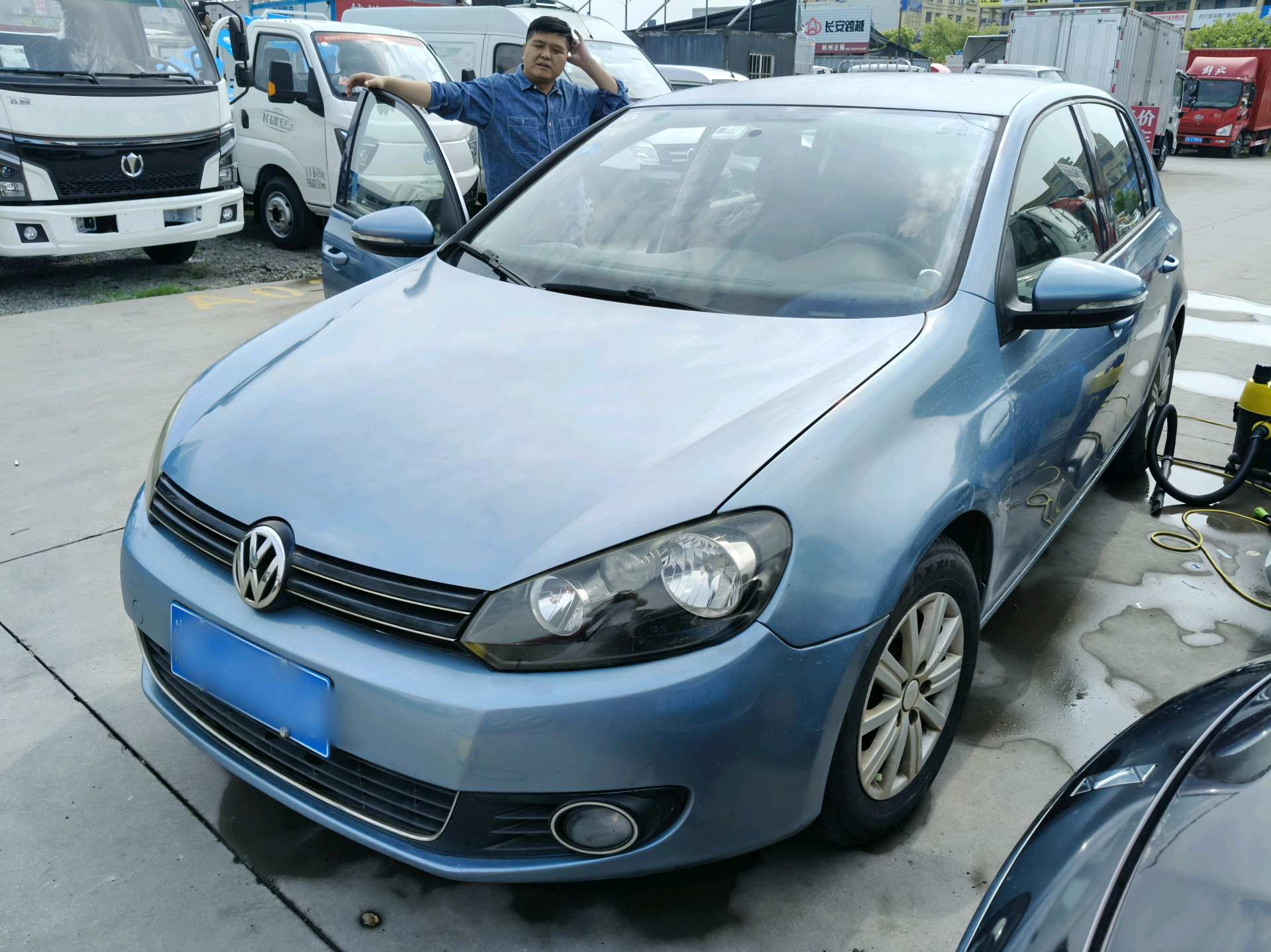 Volkswagen Golf 2010 Volkswagen Golf 2010 car image