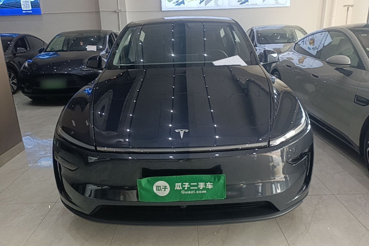 Tesla Model Y 2025 immagine di auto #3