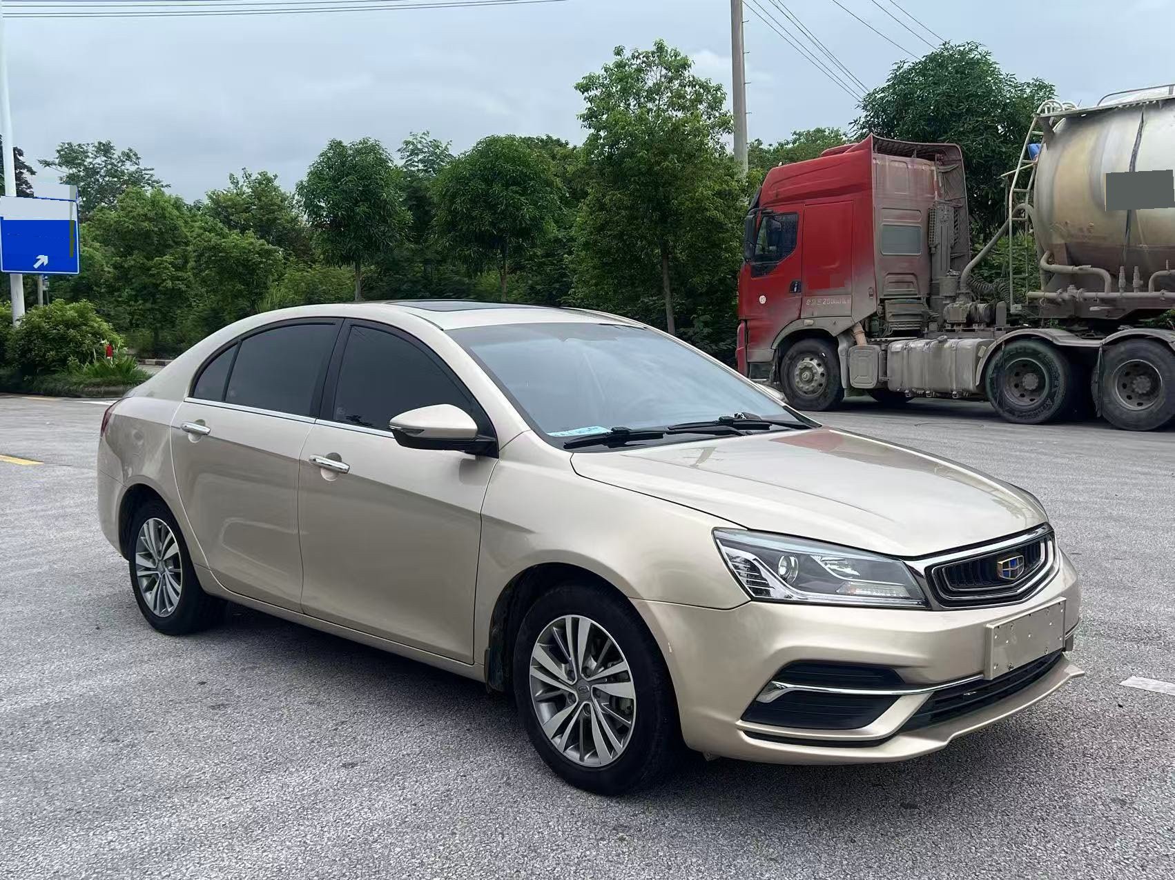 GEELY Emgrand 2018 car image #3