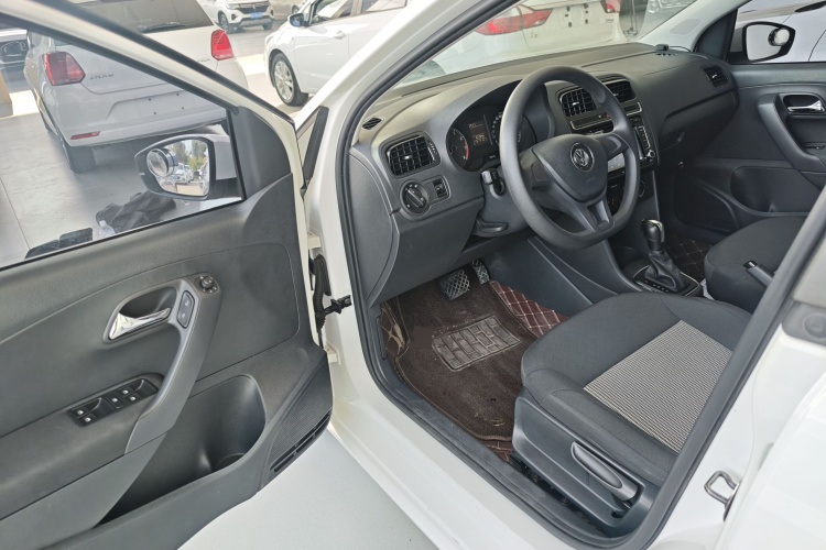 Volkswagen Polo 2017 #16 Volkswagen Polo 2017 car image #16
