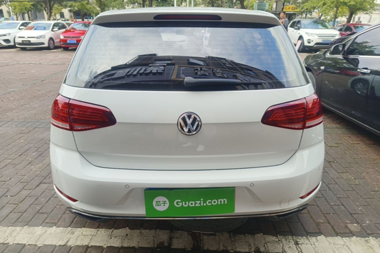 Volkswagen Golf 2018 car image #6
