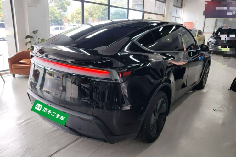 Tesla Model Y 2025 #7 Tesla Model Y 2025 car image #7