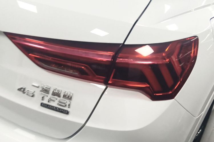 Audi Q3 2021 car image #8
