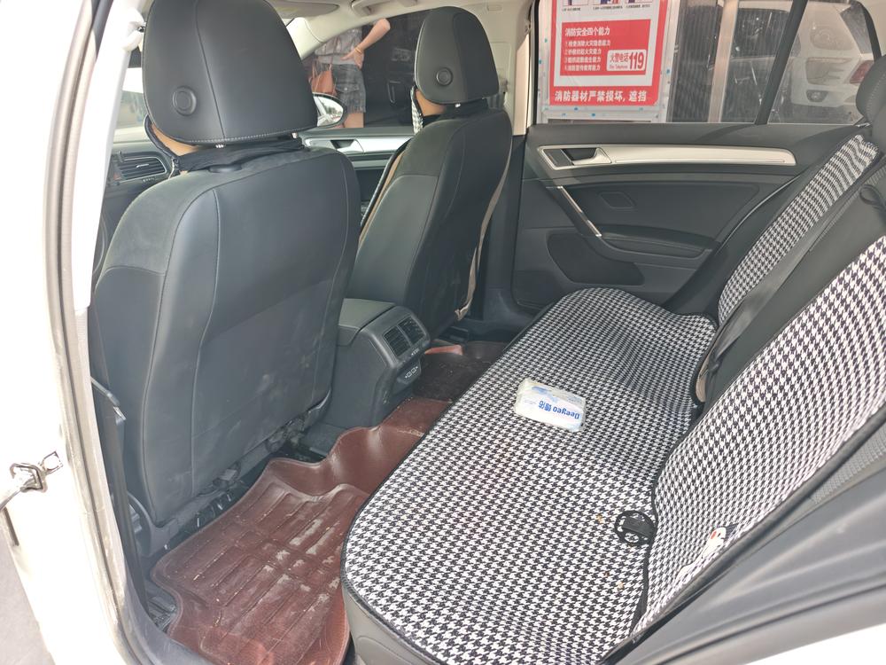 Volkswagen Golf 2019 car image #9