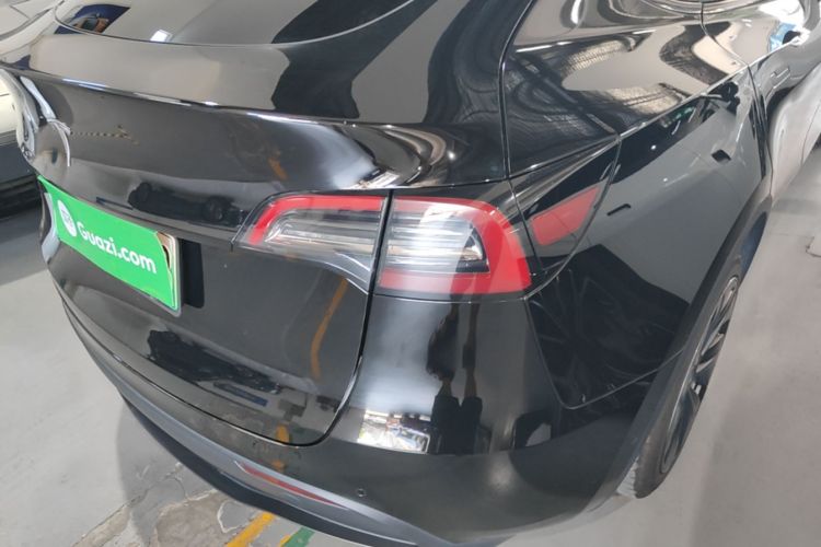Tesla Model Y 2023 car image #8
