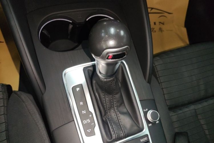 Audi A3 2019 car image #14