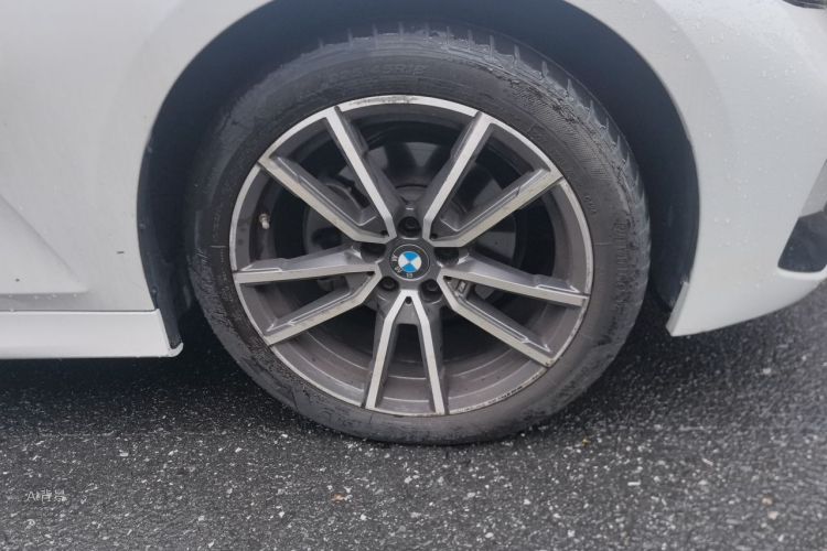 BMW 3 Series 2024 #9 BMW 3 Series 2024 car image #9