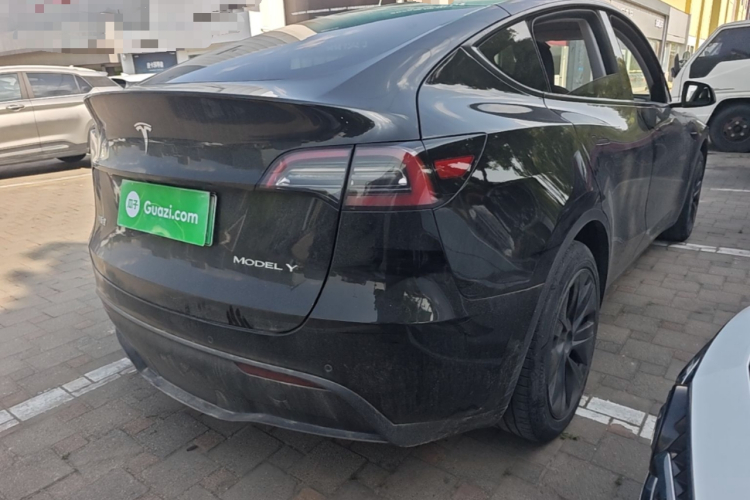 Tesla Model Y 2023 #5 Tesla Model Y 2023 car image #5
