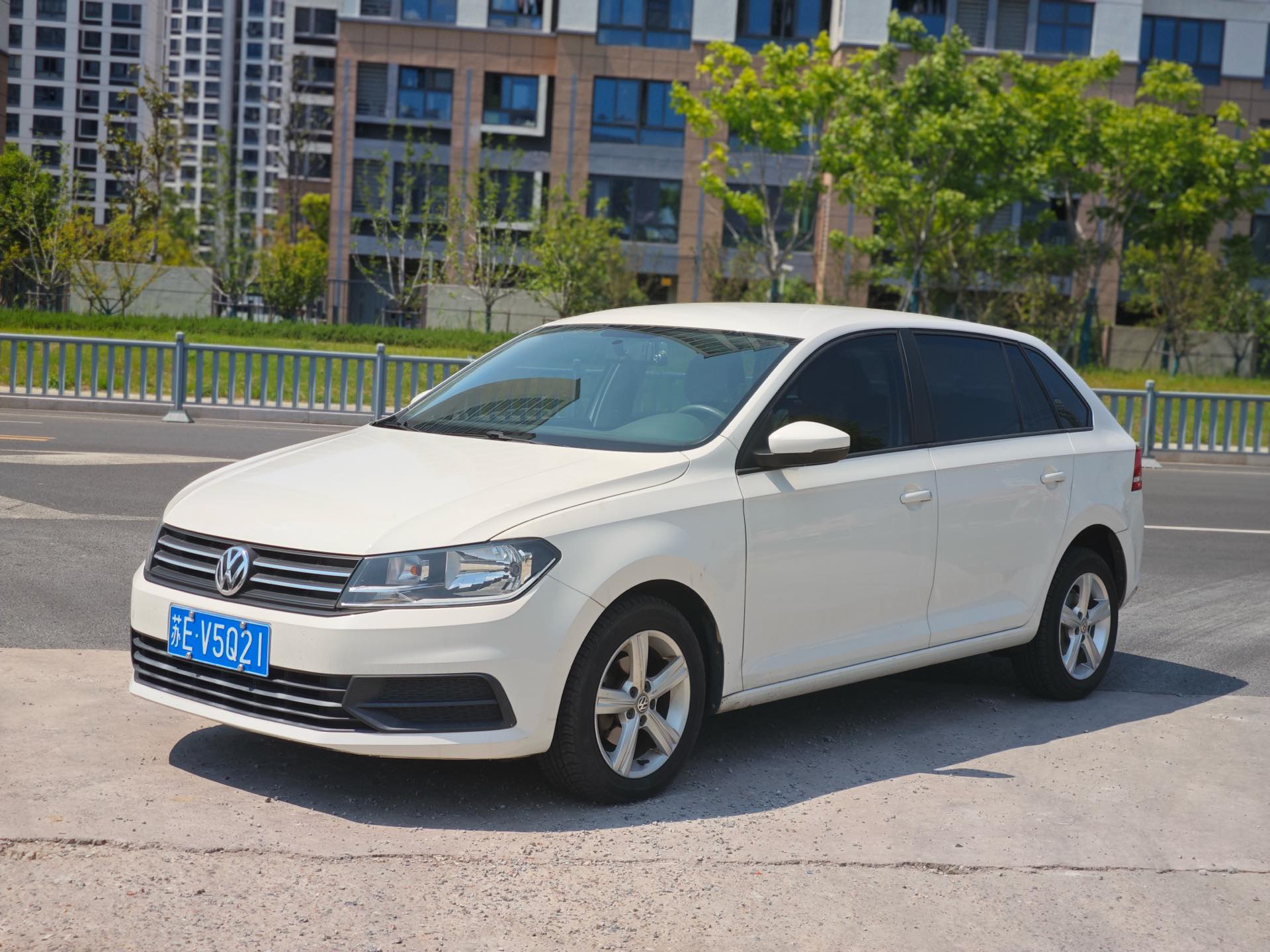 Volkswagen Santana 2016 car image 