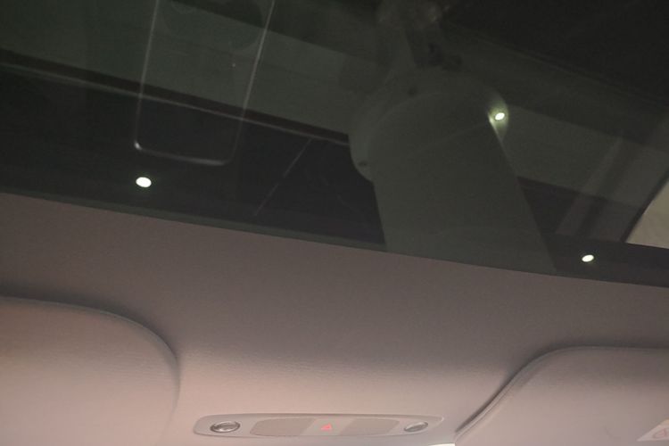 Tesla Model Y 2023 car image #18