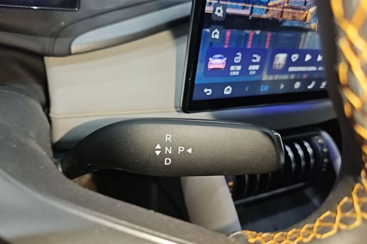 2025 car image #14