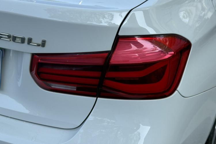 BMW 3 Series 2017 car image #6