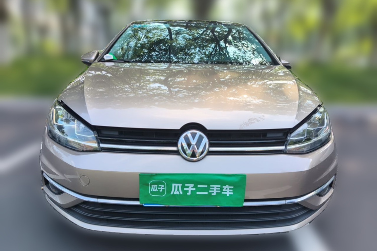 Volkswagen Golf 2020 car image #3