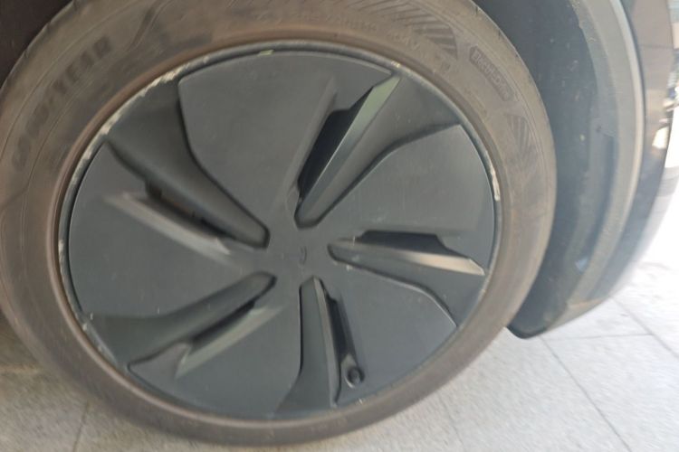 Tesla Model Y 2025 car image #6
