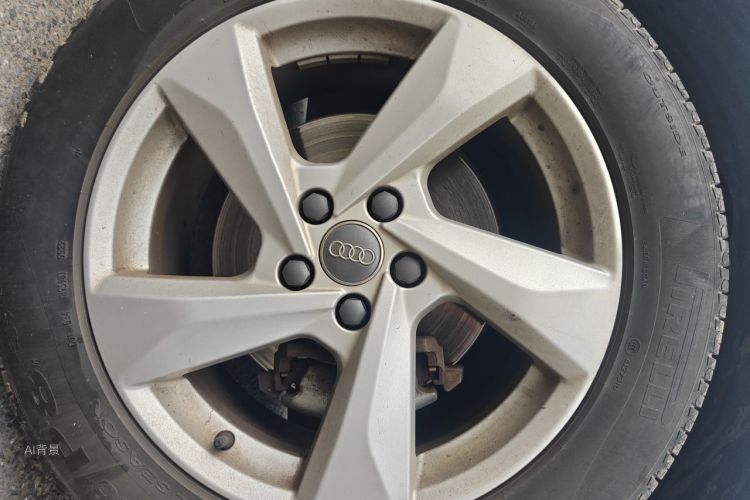 Audi Q3 2019 car image #9