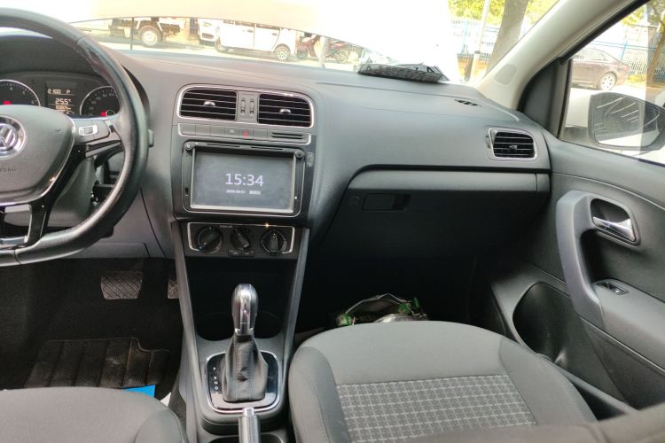 Volkswagen Polo 2017 car image #13